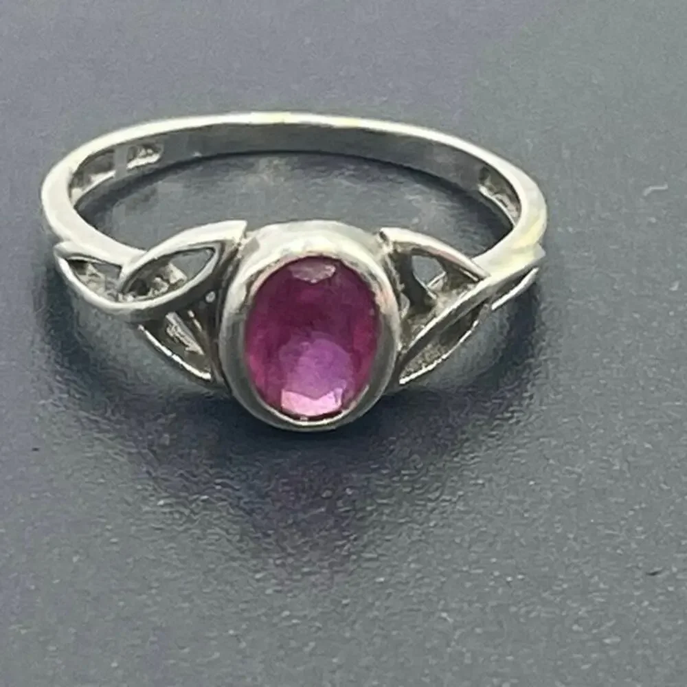 Sterling Silver 925‎ Celtic Knot Oval Bezel Set Red Ruby July Love Ring Sz 8.5